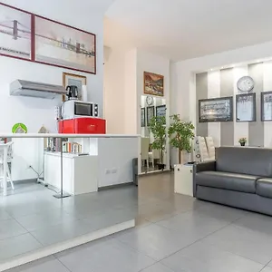 https://s-ambrogio-square.italymilanhotels.net
