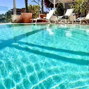 https://villa-mediterranea-taormina.sicilyhotelsitaly.net